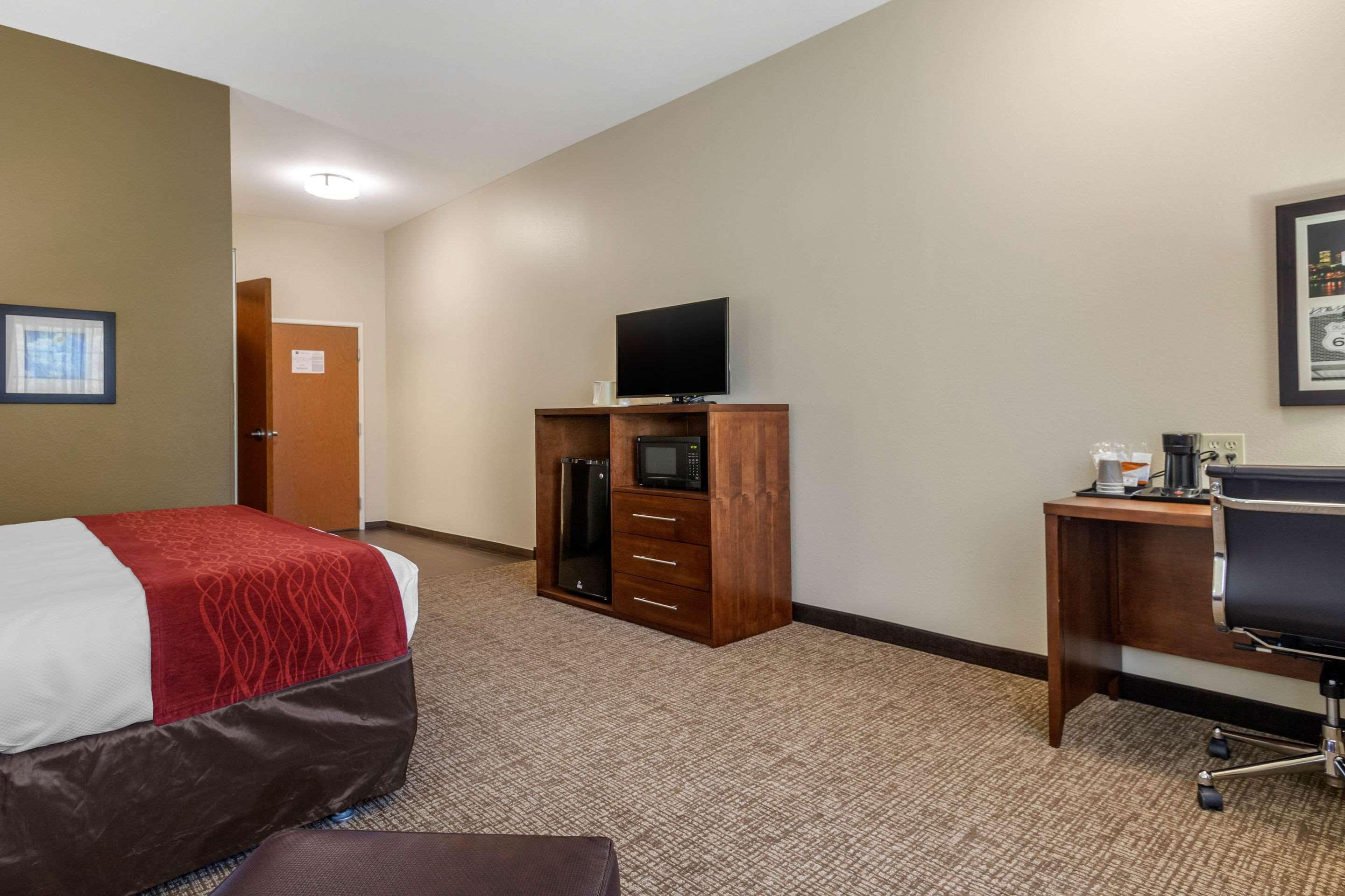 Comfort Inn & Suites Glenpool Exterior photo
